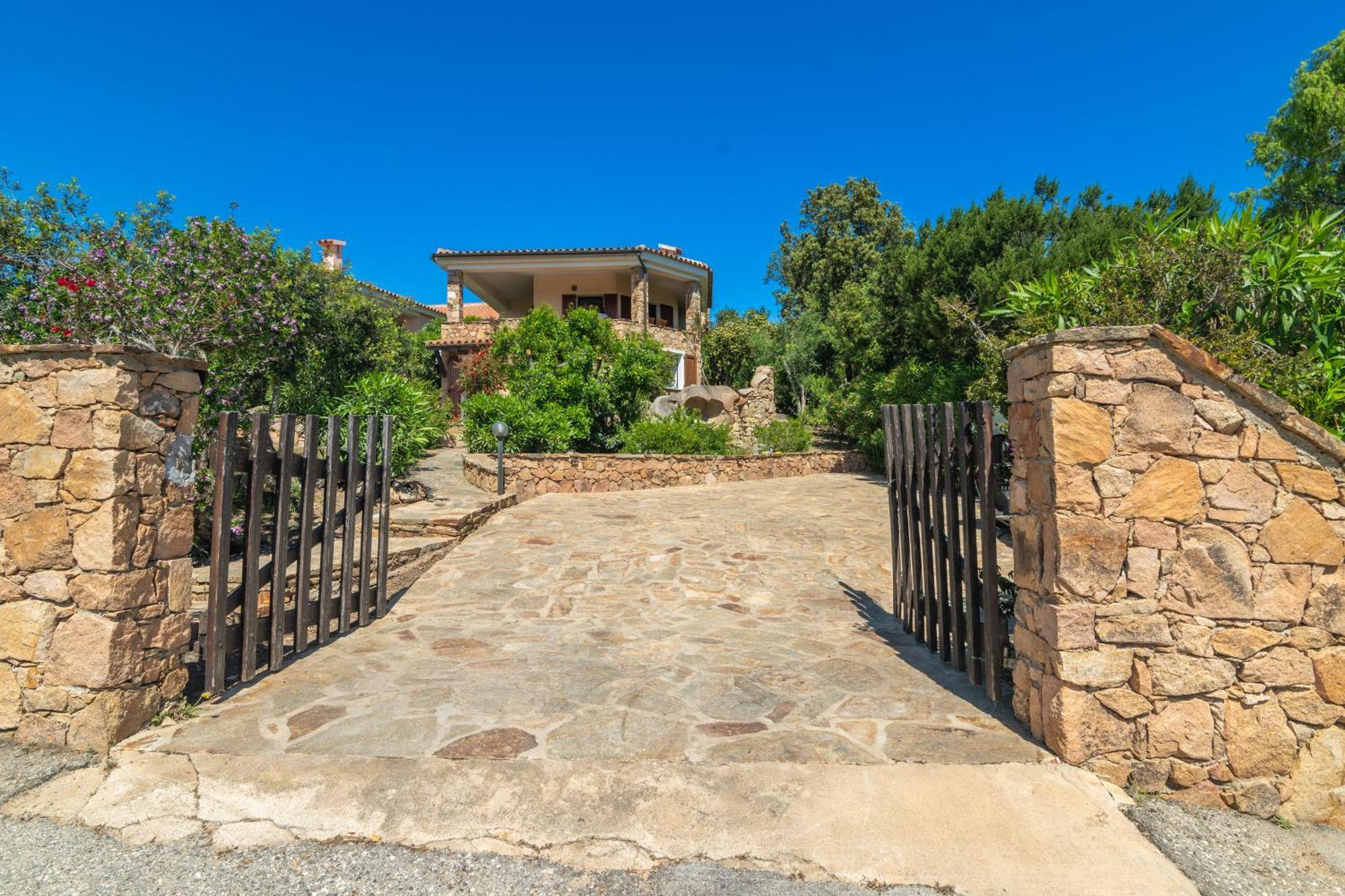 Villa Vista Mare Cala Ginepro Punta Molara Exterior foto